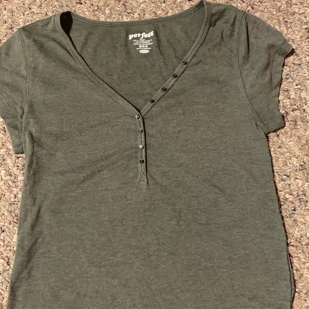 Green short sleeve shirt with buttons